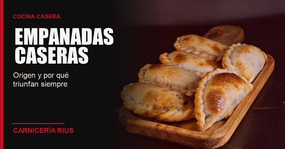 Empanadas caseras sobre tabla de madera